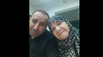 بصورة للذكرى.. عماد يسري يكشف تفاصيل معاناة والدته مع 